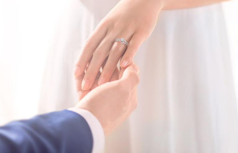 上海市调查取证：高二男孩手机上瘾,父母应该怎么办?